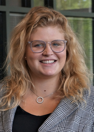 Elena Moeller headshot