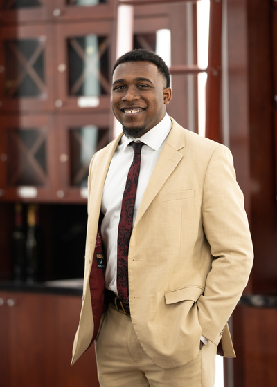 Photo of Financial Advisor Taylor Robinson