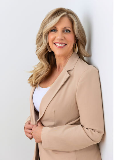 Professional headshot of financial representative, Lisa Beaudry.