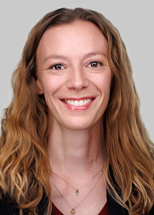 Jenny Esquivel headshot