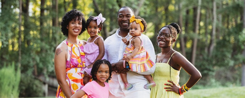 Brandon Byerson with his wife and 4 daughters