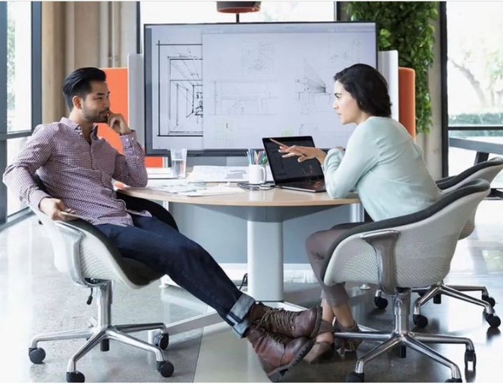 Financial advisor and client